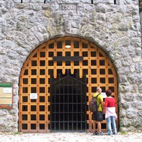 Anna-Kalktuffstein-Höhle