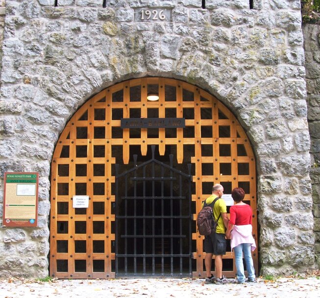 Anna-Kalktuffstein-Höhle