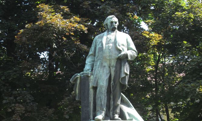 Deák Ferenc szobra