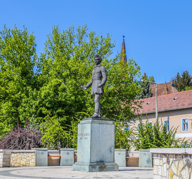 Monument of Petőfi Sándor (EN)