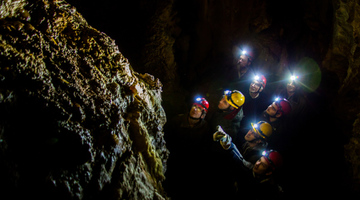 Overallos barlangtúrák a Bükki Nemzeti Park kiépítetlen barlangjaiban