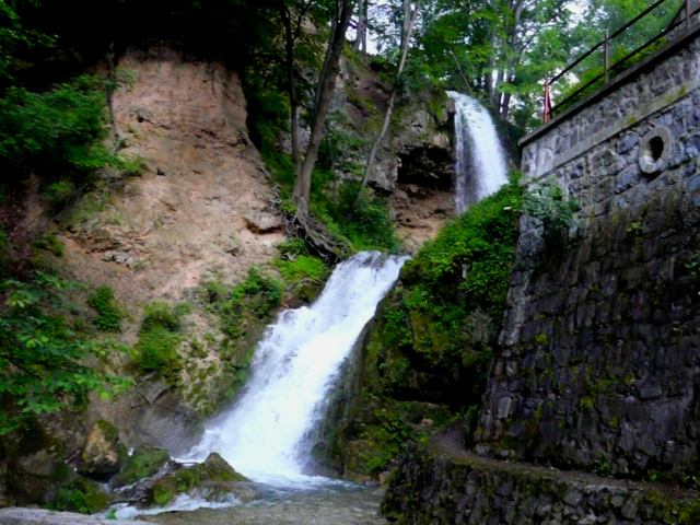 Wodospad na potoku Sinva