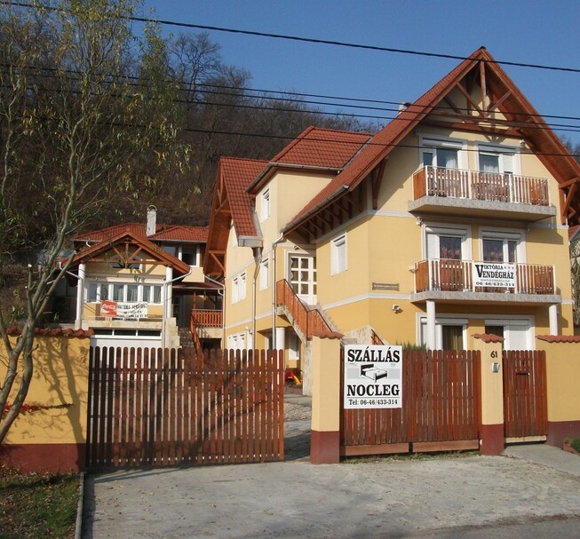 Viktória Vendégház (Guest House)