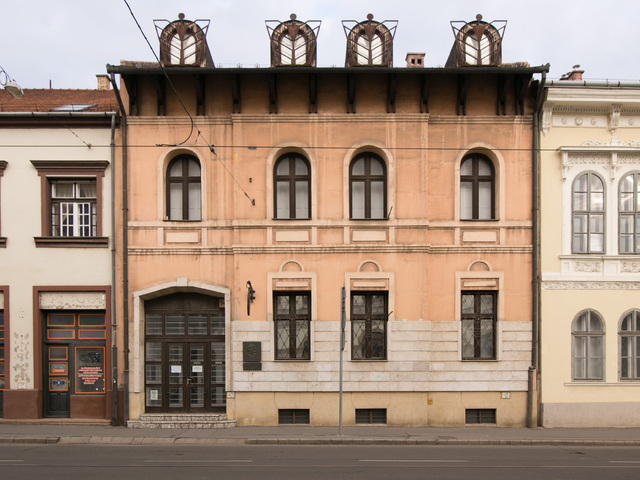 Petró House