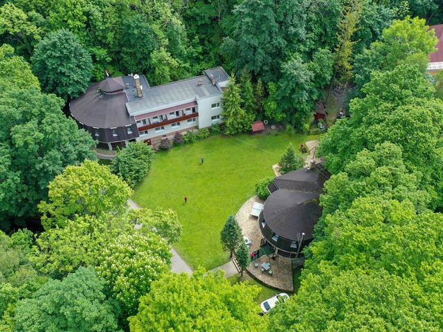 Erdővarázs Panzió (Magical forest Pension) EN