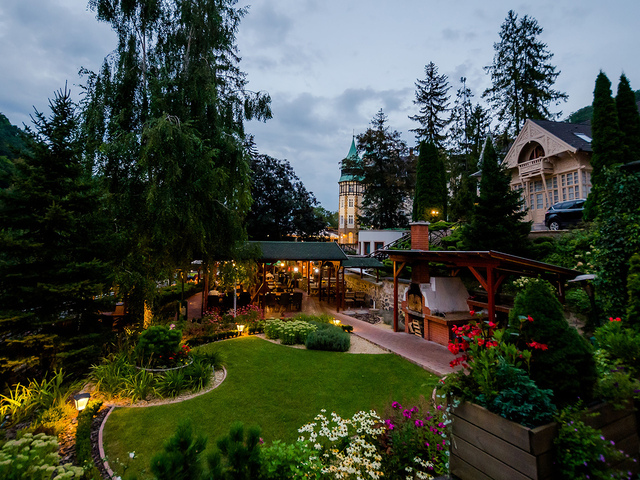 Отель Токерт / Hotel Tókert Szálloda és Étterem