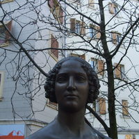 Statue of Róza Laborfalvi Jókainé
