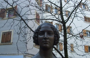Statue von Róza Laborfalvi Jókainé