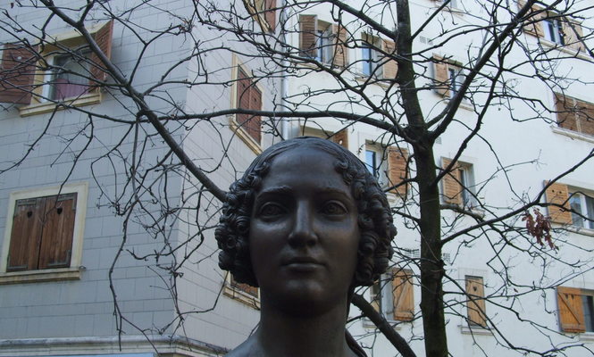 Statue of Róza Laborfalvi Jókainé