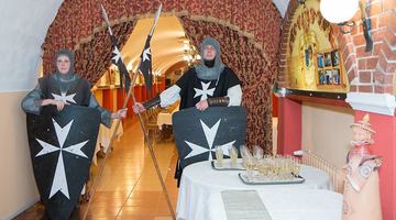 Historical feast with performance of knights at Aranykorona Restaurant