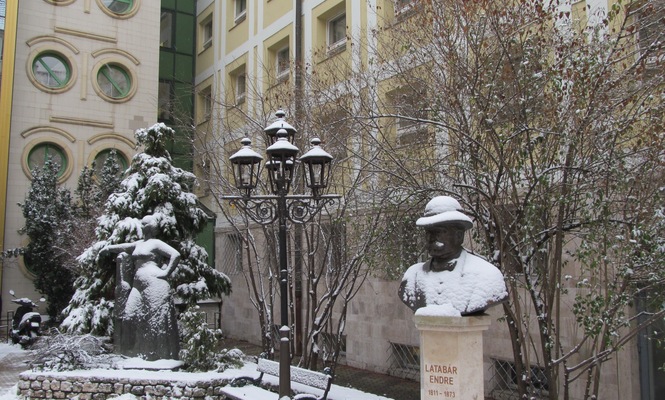 Bust of Endre Latabár