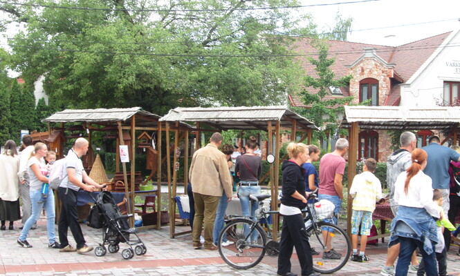 Market at the castle