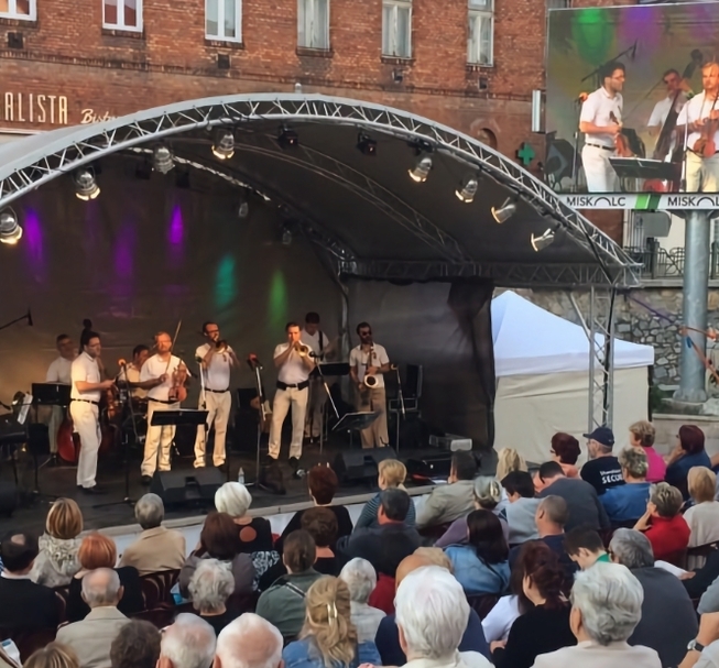 VIII. Dixie and Jazz Festival