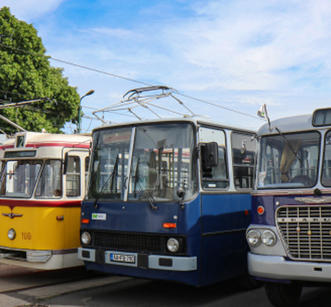 Nosztalgiajárművek közlekednek Miskolc város napján
