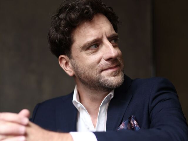 A magyar költészet napja – VersmindenÁRON - Sövegjártó Áron önálló estje - irodalmi– zenés, stand up est