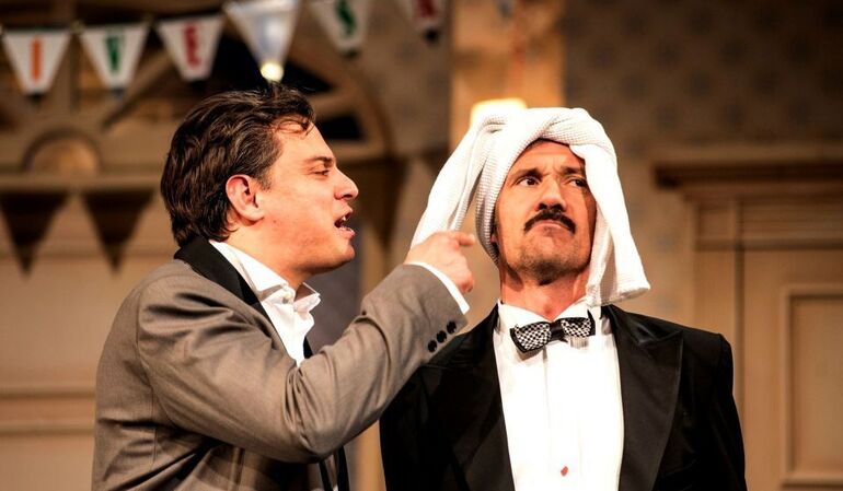 NEIL SIMON: Pletykafészek - bohózat két részben