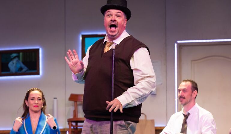 Csoportterápia - mjuzikelkámedi két részben