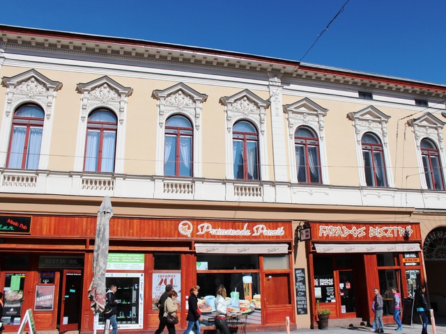 Fapados Bisztró (Fapados Fast Food Restaurant) (EN)